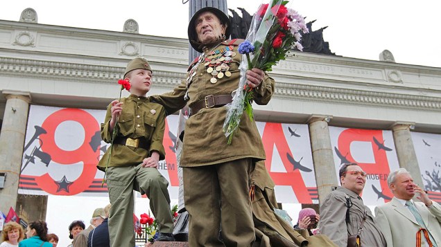 Russos celebram os 67 anos da vitória soviética sobre os nazistas na Segunda Guerra Mundial