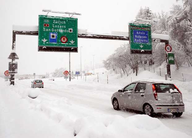 dia-estrada-coberta-neve-reuters-interna.jpg