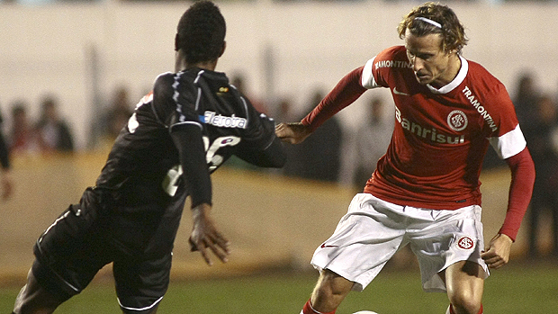 Diego Forlán em sua estreia no Internacional