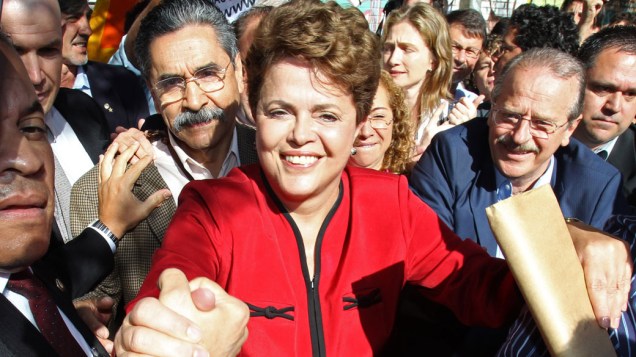 A candidata à Presidência Dilma Rousseff chega em colégio para votar. Porto Alegre, 31/10/2010