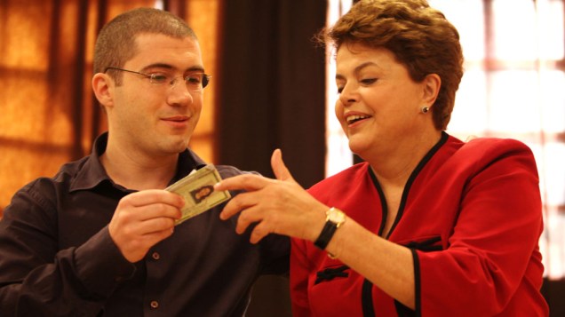 Candidata à Presidência, Dilma Rousseff, após votar em Porto Alegre. 31/10/2010