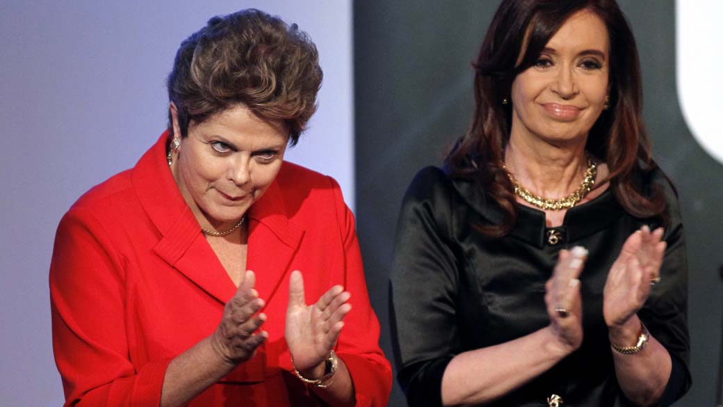 Dilma Rousseff com Cristina Kirchner na cerimônia da União Industrial Argentina