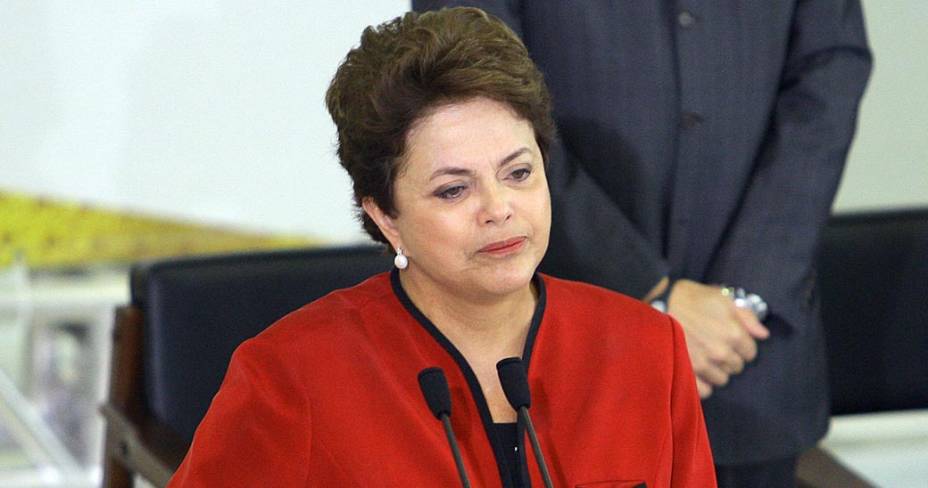 A presidente Dilma Rousseff se emocionou em pronunciamento no Palácio do Planalto ao citar a tragédia na Escola Municipal Tasso da Silveira, no Rio de Janeiro