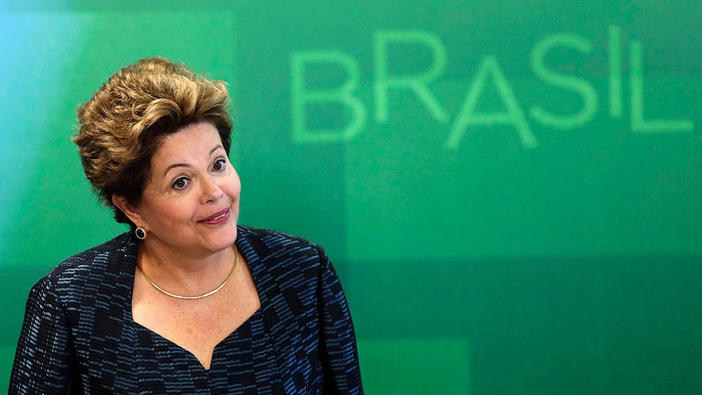Dilma Roussef fala durante o anúncio de a construção das primeiras 50 terminais portuários de uso privado (TUP) no Palácio do Planalto em Brasília