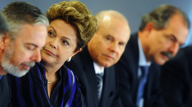 Ao lado dos ministros, presidente Dilma Rousseff recebe autoridades europeias no Palácio do Planalto, em Brasília, para o 6ª Cúpula União Europeia-Brasil