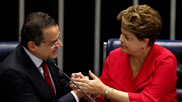 A presidente Dilma Rousseff e o presidente da Câmara, deputado Henrique Alves, no Plenário do Senado