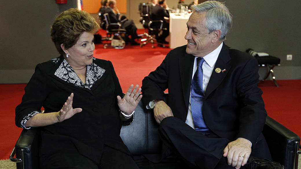 Dilma Rousseff conversa com Sebastián Piñera, Presidente do Chile, em Cadiz