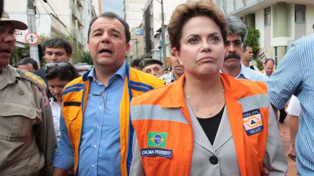 Presidente Dilma Rousseff e o governador Sérgio Cabral visitam os estragos causado pela chuva em Nova Friburgo, Rio de Janeiro - 13/11/2011