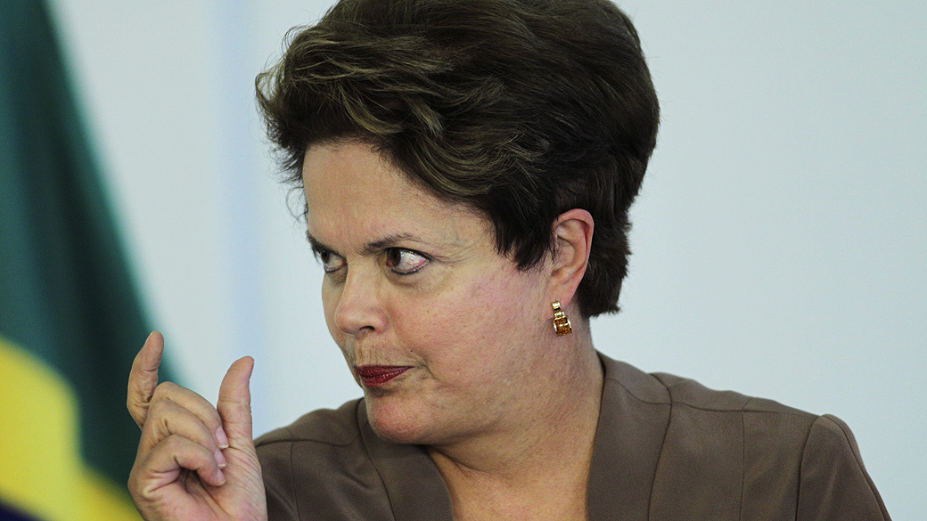 Arrecadação preocupa o governo da presidente Dilma Rousseff à medida que país pode não bater a meta de superávit primário.