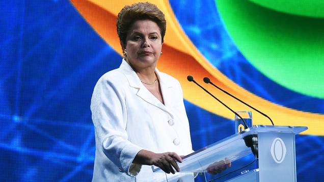 A candidata à Presidência Dilma Rousseff (PT) durante o primeiro debate do segundo turno, promovido pela Rede Bandeirantes