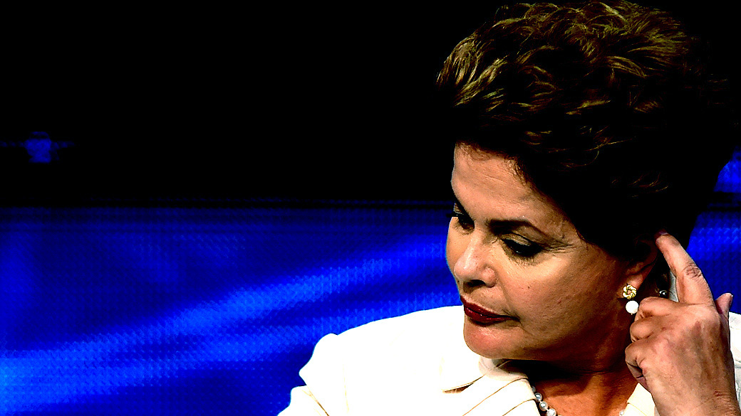 A candidata à Presidência da República, Dilma Rousseff (PT), durante debate promovido pela Rede Bandeirantes, em 26/08/2014