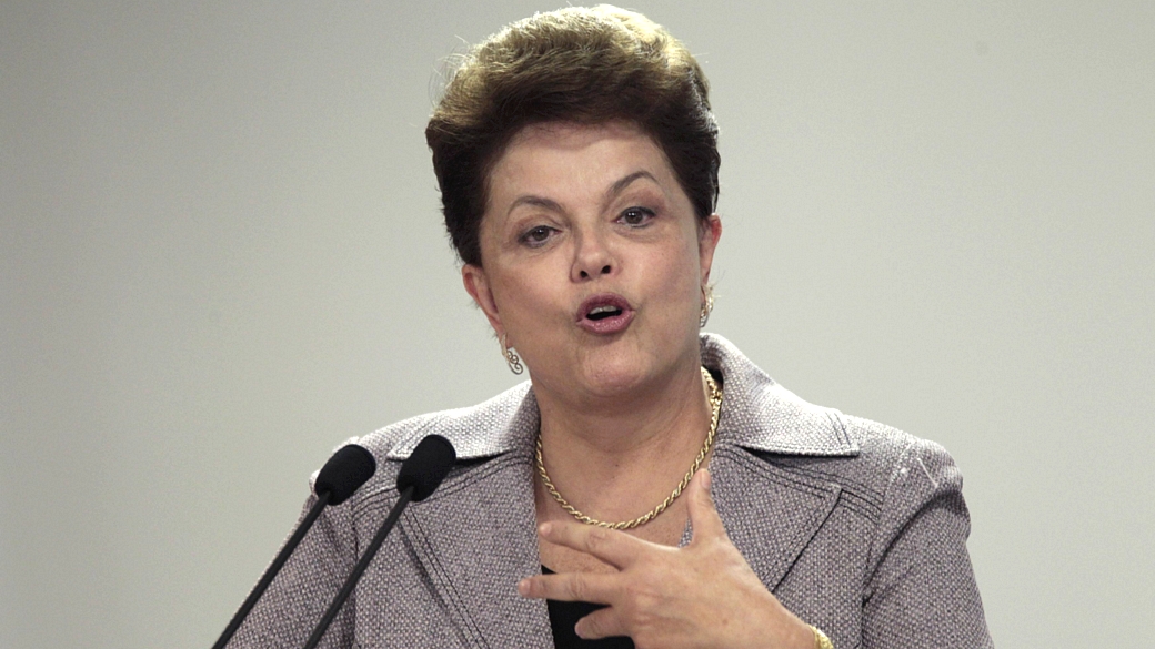 Com poupança atrelada à Selic, Dilma tenta evitar crise na indústria de fundos