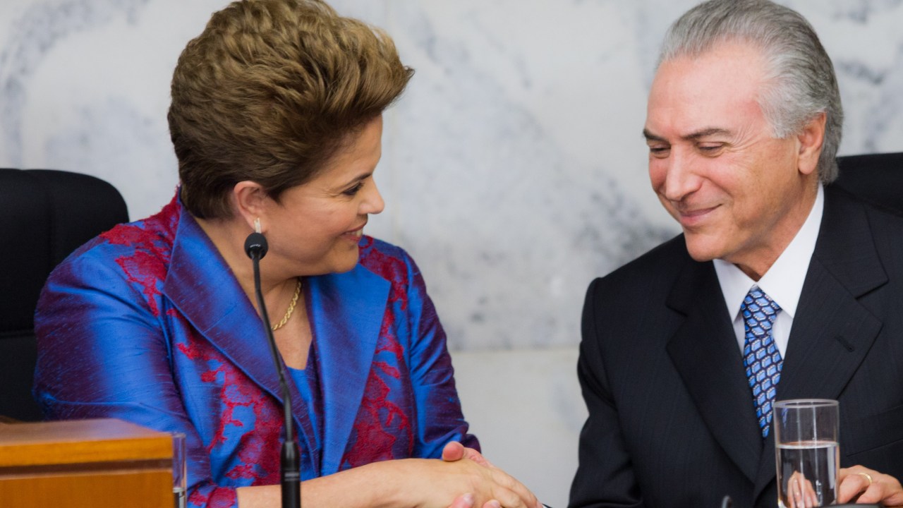 PMDB pretende afastamento do governo Dilma para disputar eleições de 2016 e 2018