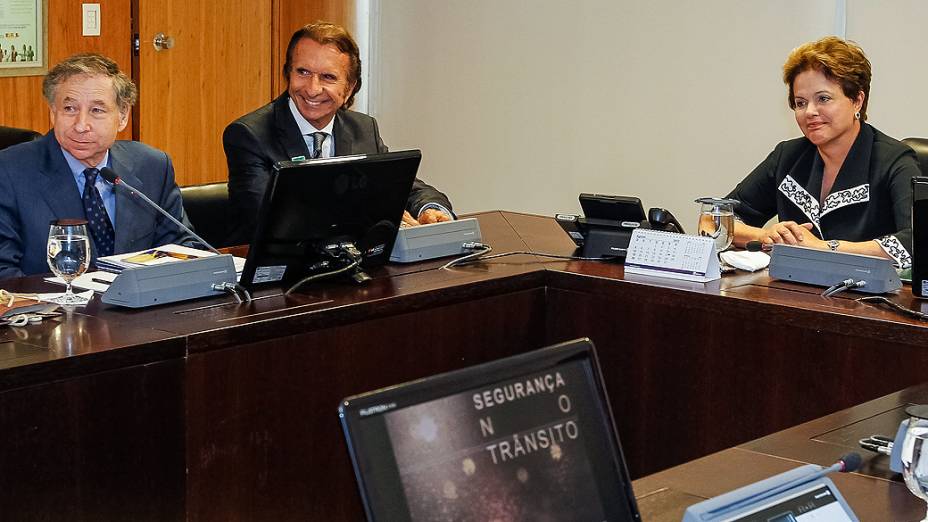 Presidente Dilma Rousseff durante encontro com o presidente da FIA Jean Todt e Emerson Fittipaldi, no Palácio do Planalto. A FIA irá participar de uma campanha de segurança no trânsito do governo federal