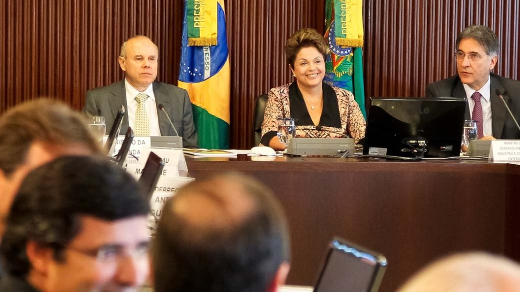 Dilma durante reunião com empresários em Brasília