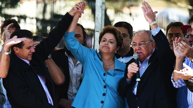 A presidente da República e candidata à reeleição, Dilma Rousseff (PT), participa de encontro com taxistas , em São Paulo - 06/09/2014
