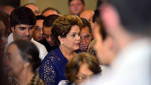 Dilma Rousseff no enterro do escritor Ariano Suassuna, em Recife