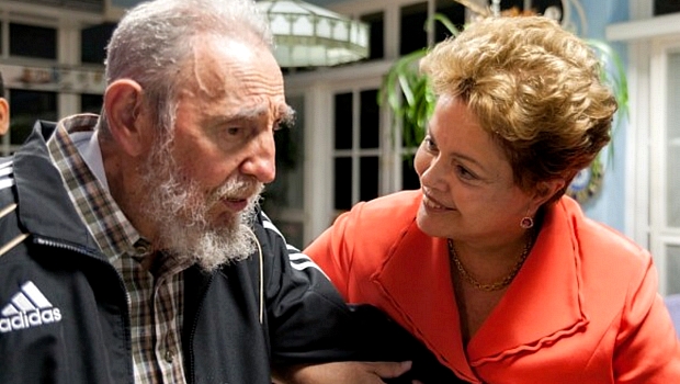 Dilma Rousseff visita ditador Fidel Castro em Havana