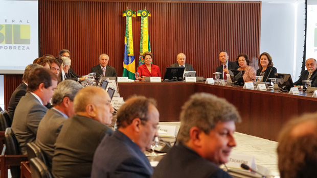 A presidente Dilma Rousseff se reúne com governadores: 20 bilhões de reais liberados para os estados
