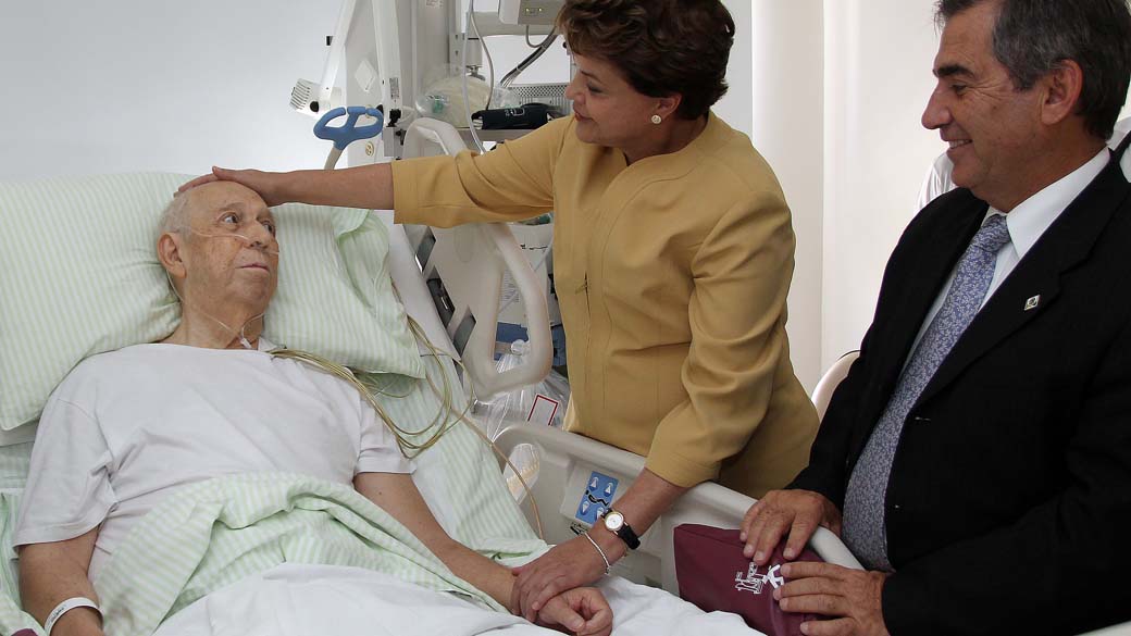 Presidente Dilma Rousseff e ministro Gilberto Carvalho visitam José Alencar