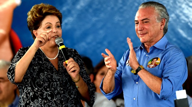 A presidente e candidata à reeleição, Dilma Rousseff, e o vice, Michel Temer, durante evento na cidade de Jales, no interior paulista