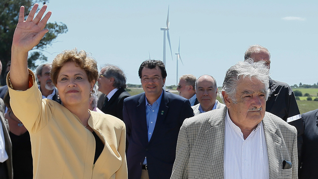 Presidente Dilma Rousseff e José Mujica, presidente do Uruguai, durante cerimônia de inauguração do parque Eólico