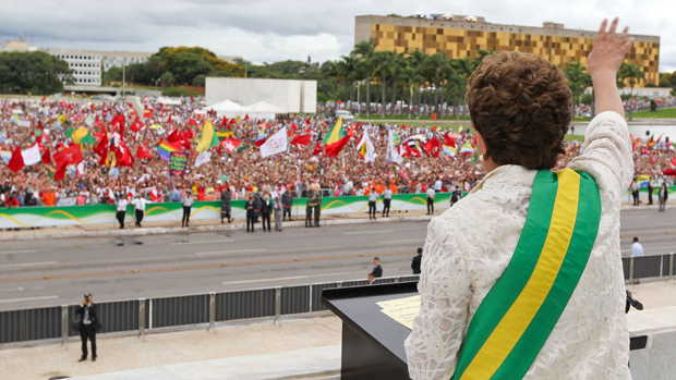 A presidente eleita Dilma Rousseff, no parlatório do Palácio do Planalto: discurso mais contido, mas de olho no futuro