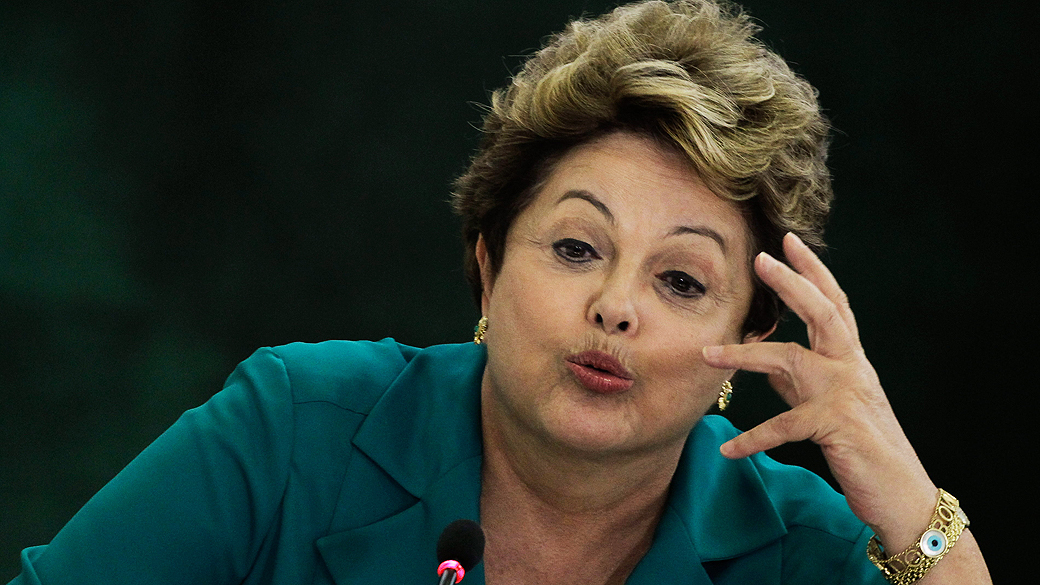 A presidente Dilma Rousseff durante cerimônia de sanção da lei que destina recursos dos royalties do petróleo para educação e saúde, no Palácio do Planalto