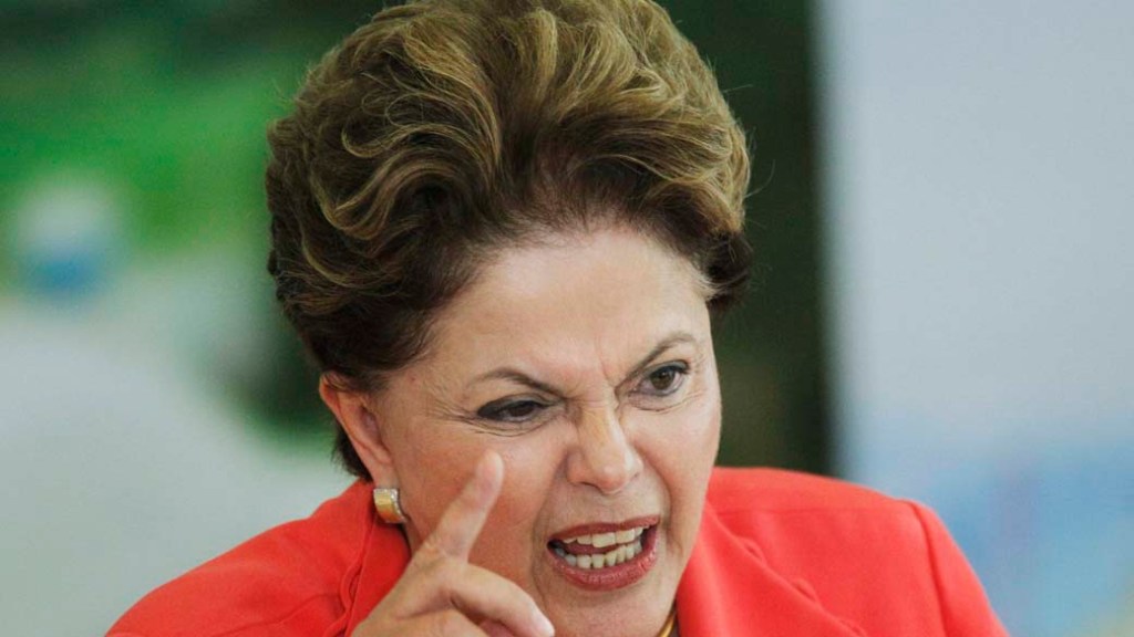 Dilma Rousseff durante a cerimônia de assinatura do Compromisso Nacional para Melhoria das Condições de Trabalho na Indústria da Construção no Palácio do Planalto, em Brasília