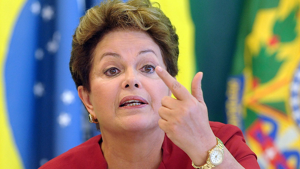 Dilma Rousseff critica oposição e diz que não há risco de apagão