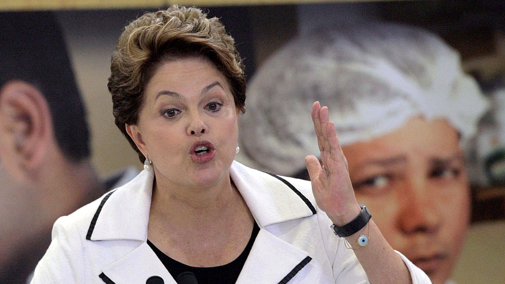 Presidenta Dilma Rousseff em solenidade de sanção da lei que altera o Super Simples