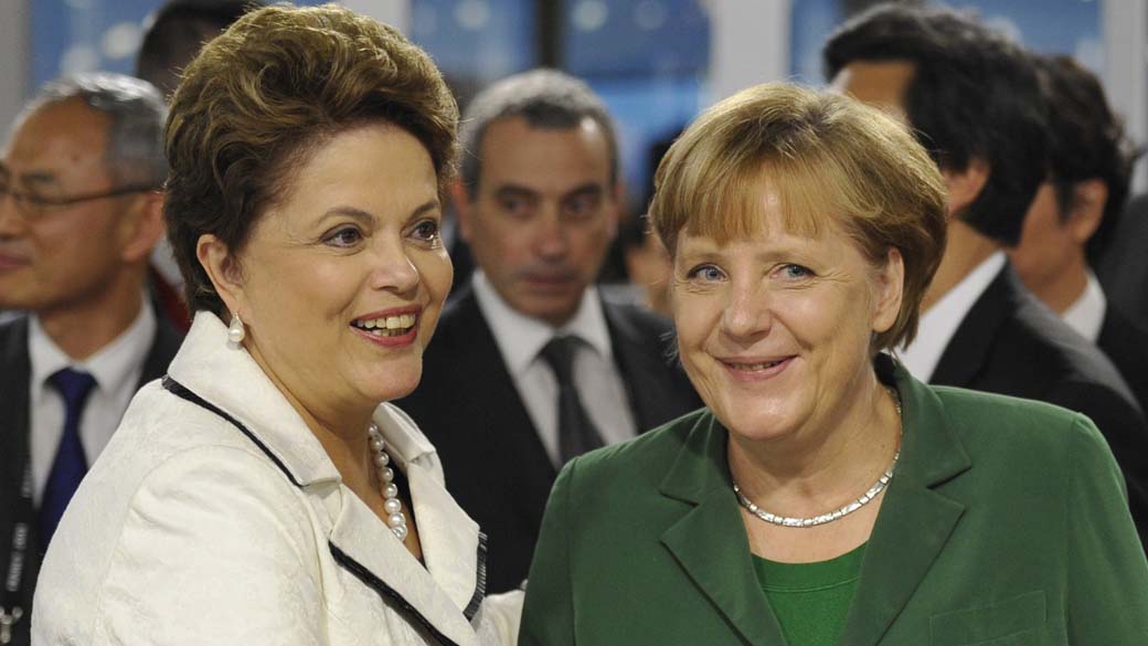 Dilma Rousseff e Angela Merkel durante reunião do G20 em Cannes, na França