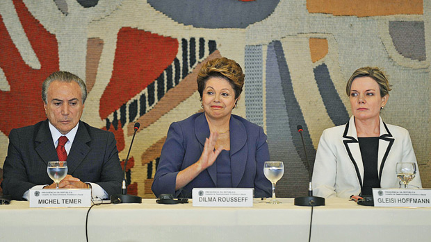 MUDANÇA DE CURSO? - Dilma diz que o pessimismo não se justifica, mas os fatos são teimosos