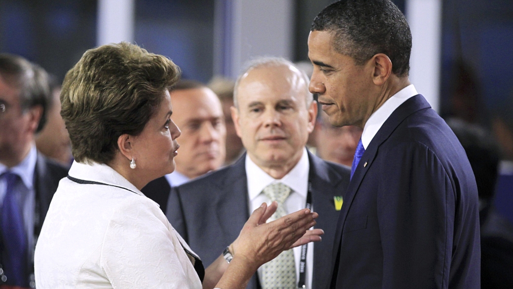 A presidente Dilma Rousseff conversa com o presidente dos Estados Unidos, Barack Obama, em Cannes, na reunião de cúpula do G20