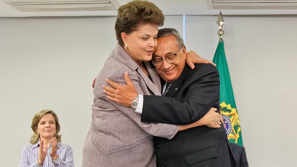 Dilma e Vieira: "É com políticos, partidos e técnicos que se governa um país complexo como o Brasil"