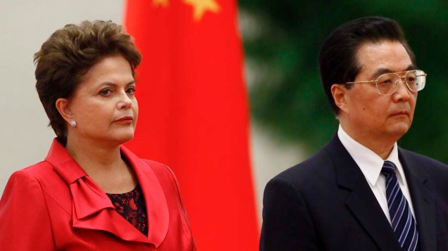 Dilma Rousseff com o presidente chinês Hu Jintao no Palácio do Povo em Pequim, China