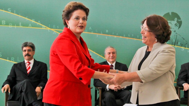 Dilma Rousseff e Ideli Salvatti na posse da nova ministra da Secretaria das Relações Institucionais