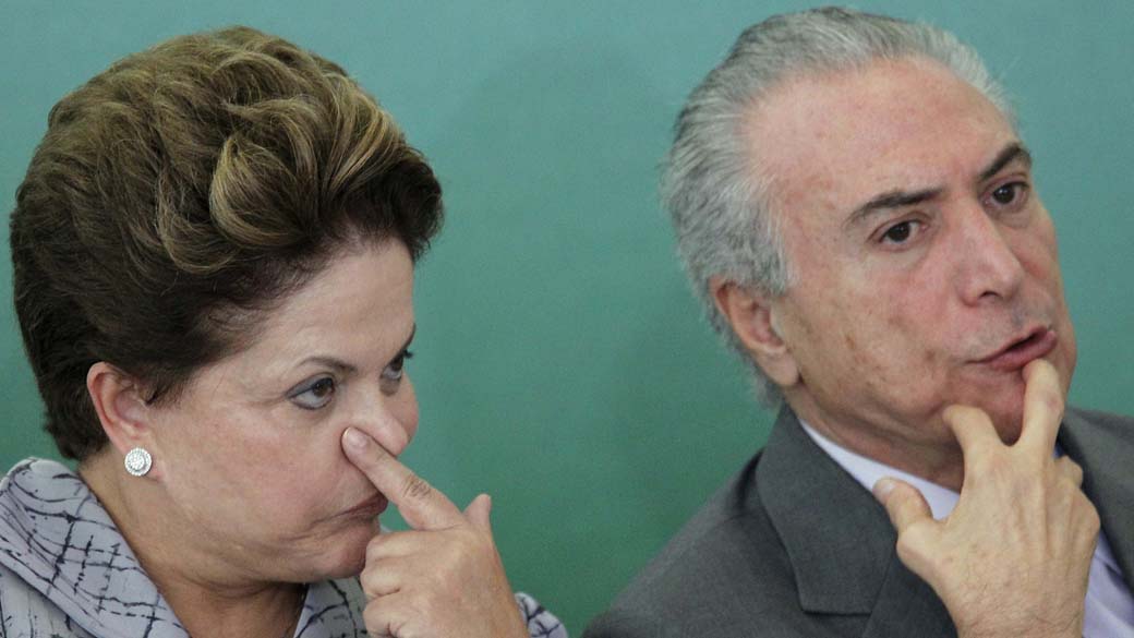 Dilma Rousseff e Michel Temer durante a cerimônia do ministro do Desenvolvimento Agrário Pepe Vargas, em Brasília