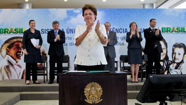 Presidente Dilma Rousseff sanciona projeto de lei que institui o Sistema Único de Assistência Social
