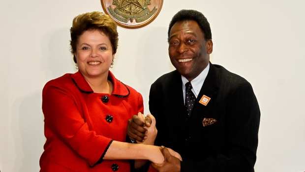 A presidente Dilma Rousseff recebe o ex-jogador Pelé