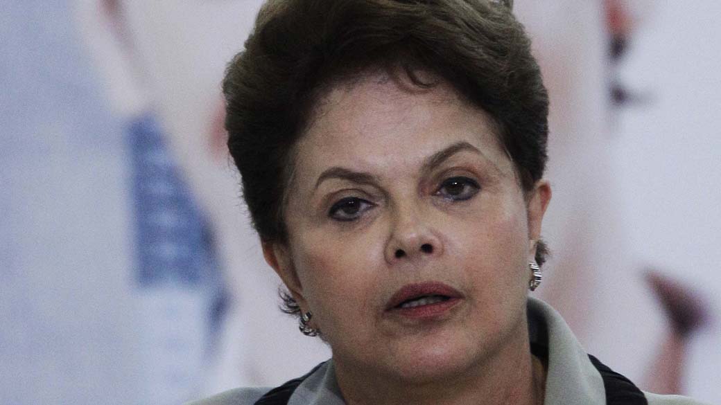 A presidente Dilma Rousseff discursa durante o lançamento do Programa Nacional de Microcrédito, no Palácio do Planalto, Brasília