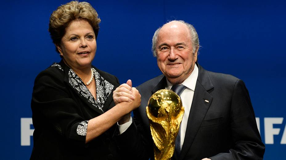 Dilma se encontra com o presidente da Fifa, Joseph Blatter, em Zurique, na Suíça