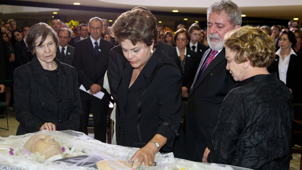 Corpo de Alencar chega ao Planalto, onde será velado