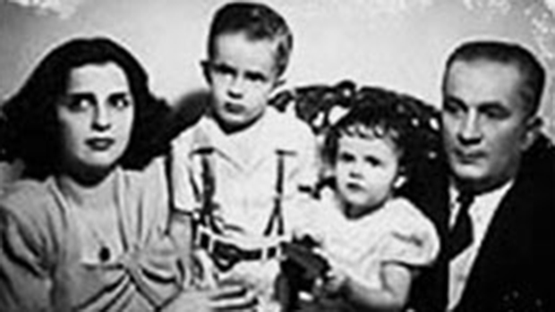Dilma Rousseff com a mãe, o pai e o irmão mais velho