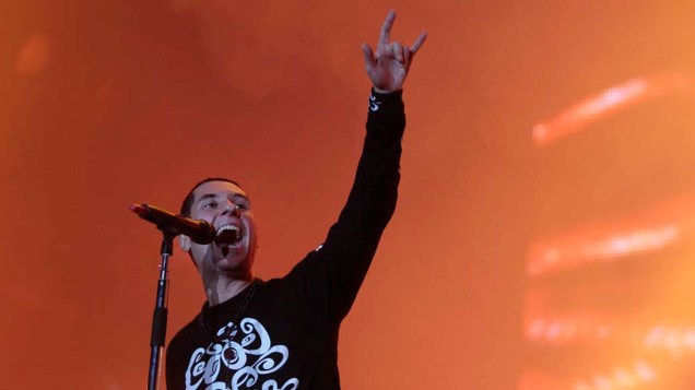 Dinho Ouro Preto, vocalista do Capital Inicial durante show no palco Mundo, no segundo dia do Rock in Rio, 24/09/11