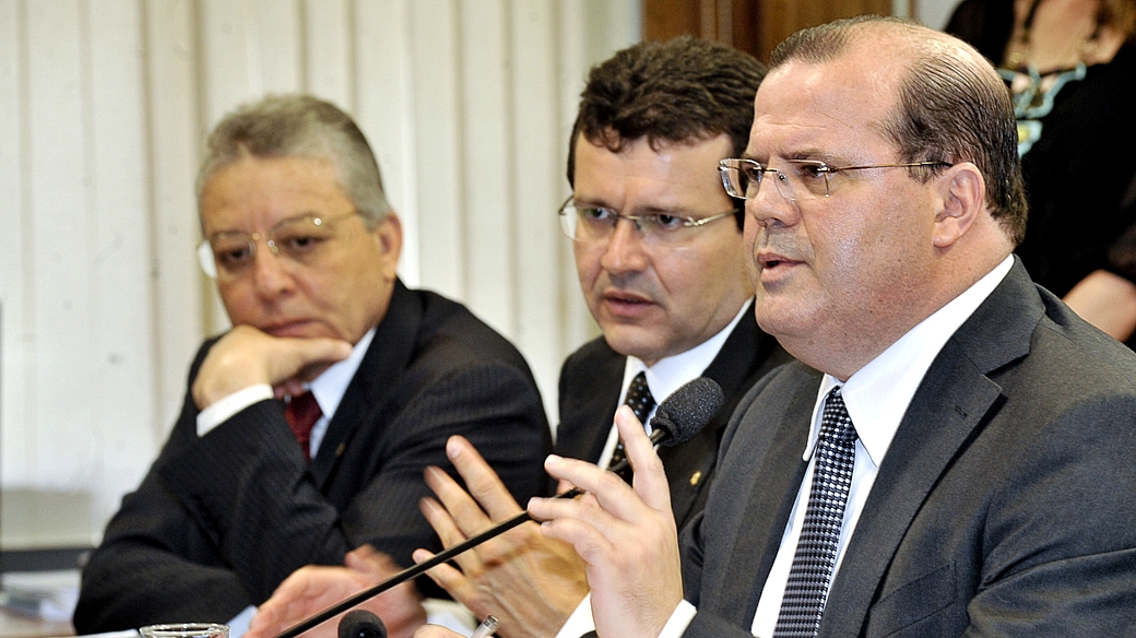 Os diretores do Banco Central, Altamir Lopes e Carlos Hamilton, e o presidente da instituição, Alexandre Tombini