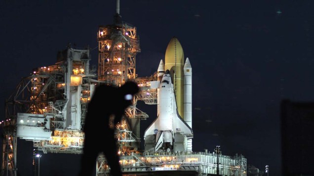 No Centro Espacial Kennedy na Flórida, Estados Unidos, a nave espacial Discovery, que será lançada no dia 1° de novembro