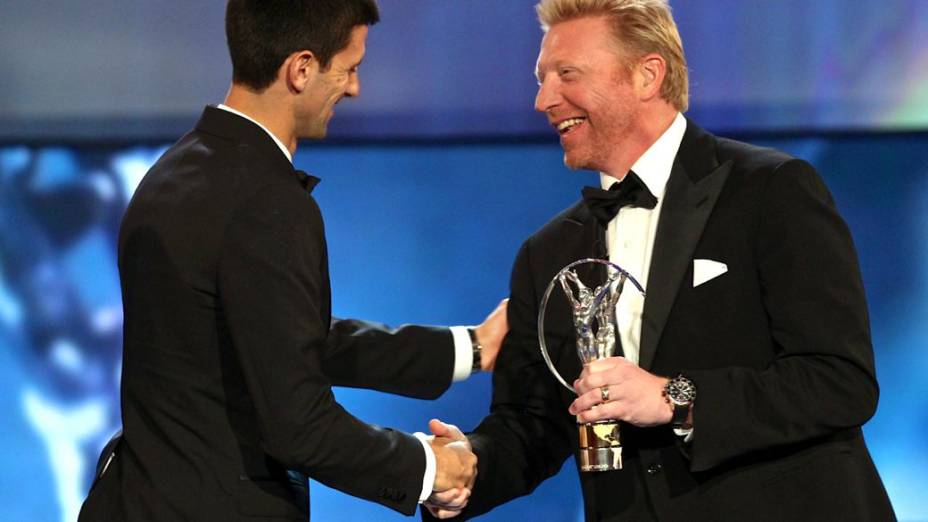 Novak Djokovic recebe prêmio Laureus das mãos de Boris Becker, no ano passado; na temporada 2014, o alemão será o treinador do tenista sérvio