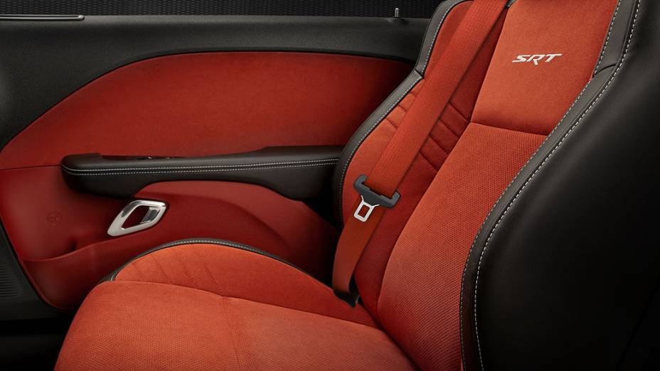 Novo Dodge Challenger SRT tem mais de 600 cv