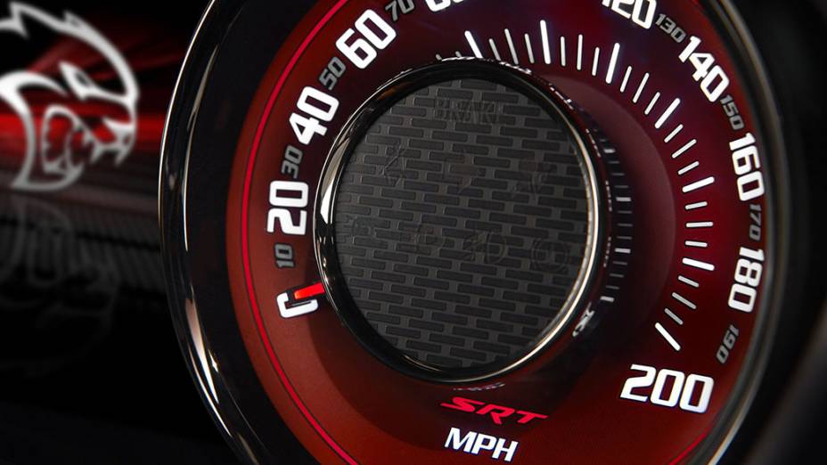 Novo Dodge Challenger SRT tem mais de 600 cv